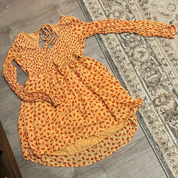 Free People Dresses & Skirts - FREE PEOPLE “Maria Floral Shirred” min/babydoll dress